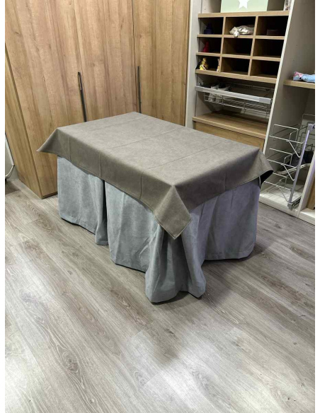 Conjunto Completo Antimanchas Aterciopelada Triplegrueso color Gris con Tapete Liso Chocolate