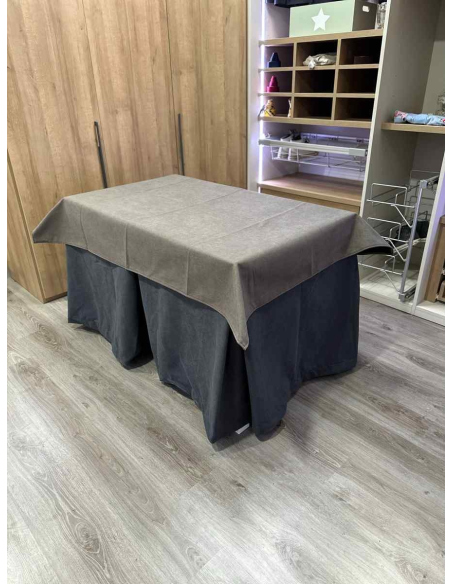 Conjunto Completo Antimanchas Aterciopelada Triplegrueso color Grafito con Tapete Liso Chocolate