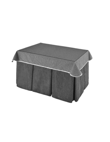 Mesa camilla barnizada en color cerezo oscuro con cubierta por una falda de mesa