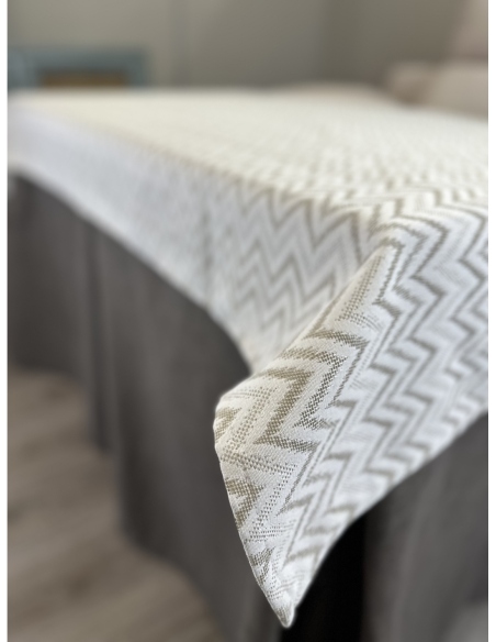 Ropa de Mesa de Camilla Antimanchas Aterciopelada Triple Grueso Nature Marrón con Tapete Deluxe Torino Rayas