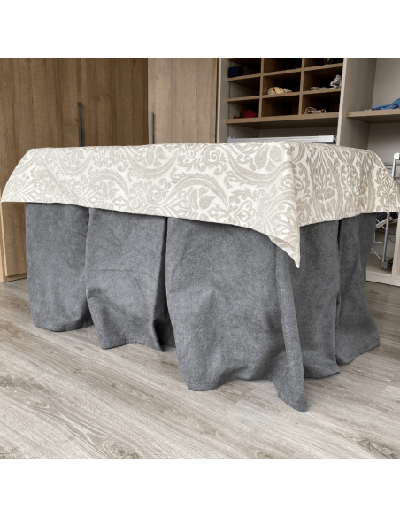 Ropa de Mesa Camilla Antimanchas Aterciopelada Triple Grueso Gris con Tapete Amaranto Gris Multimedida