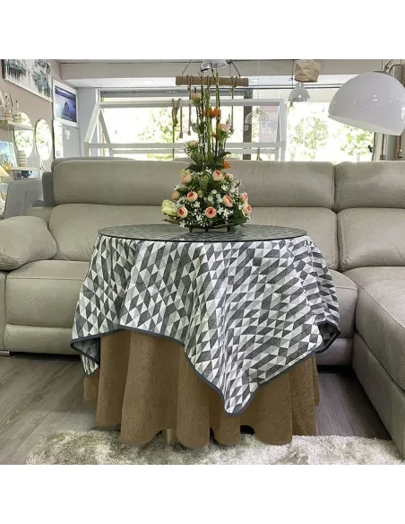 Conjunto Mesa Redonda + Ropa Chenilla Costura Reforzada color Beige con Tapete Picasso Multimedida