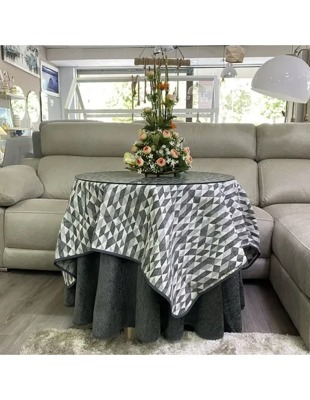 Mesa con Enaguas + Ropa Chenilla Costura Reforzada color Gris con Tapete Picasso