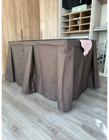 Ropa de Mesa Camilla Moderna Antimanchas color Chocolate con Camino Rosa