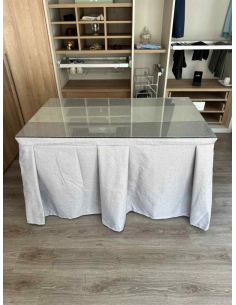 Ropa de Mesa Camilla Moderna Antimanchas color Gris Plata con Camino Gris Perla 2