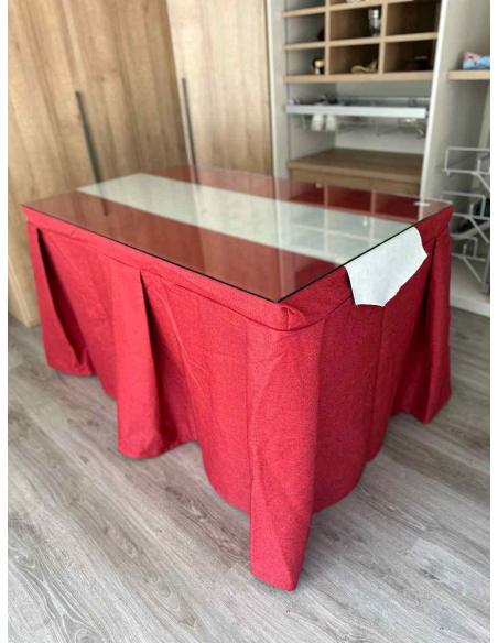 Ropa de Mesa Camilla Moderna Antimanchas color Rojo con Camino Gris Perla