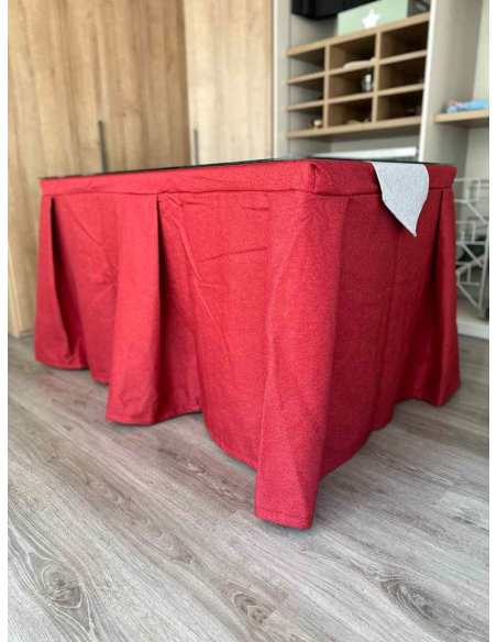 Ropa de Mesa Camilla Moderna Antimanchas color Rojo con Camino Gris Plata