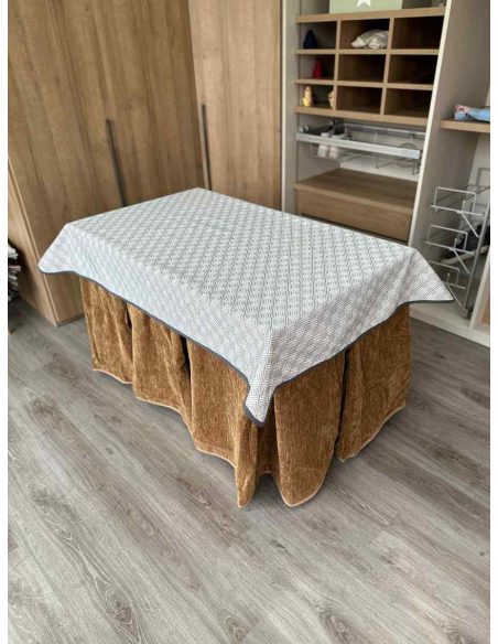 Conjunto Doble Grueso 10 Pliegues Café con Tapete Rombos