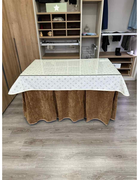 Conjunto Doble Grueso 10 Pliegues Café con Tapete Lazos