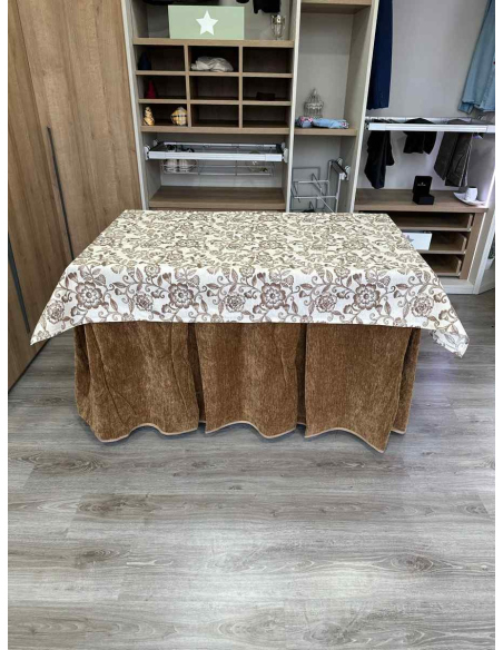 Conjunto Doble Grueso 10 Pliegues Café con Tapete Planta