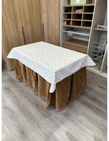 Conjunto Doble Grueso 10 Pliegues Café con Tapete Lazos